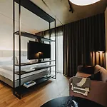 Hiive Hotel