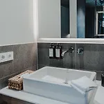 Hotel Hiive 4*