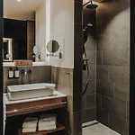 Hiive Hotel 4*