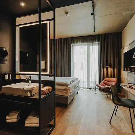 Hiive Hotel 4*
