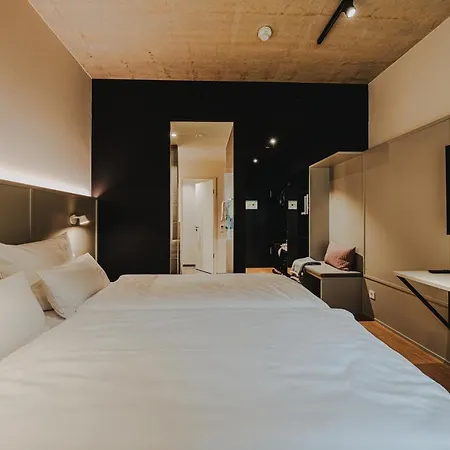 Hiive Hotel