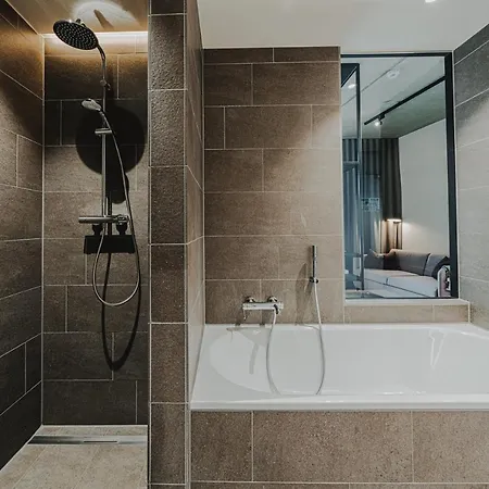 Hiive Hotel 4*