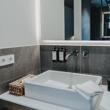 Hotel Hiive 4*
