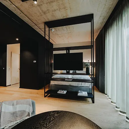 Hiive Hotel 4*