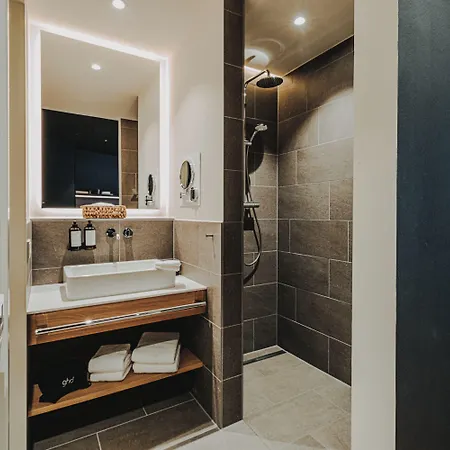 Otel Hiive 4*