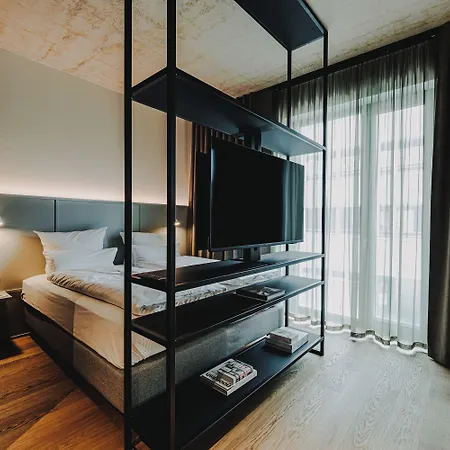 Hiive Otel